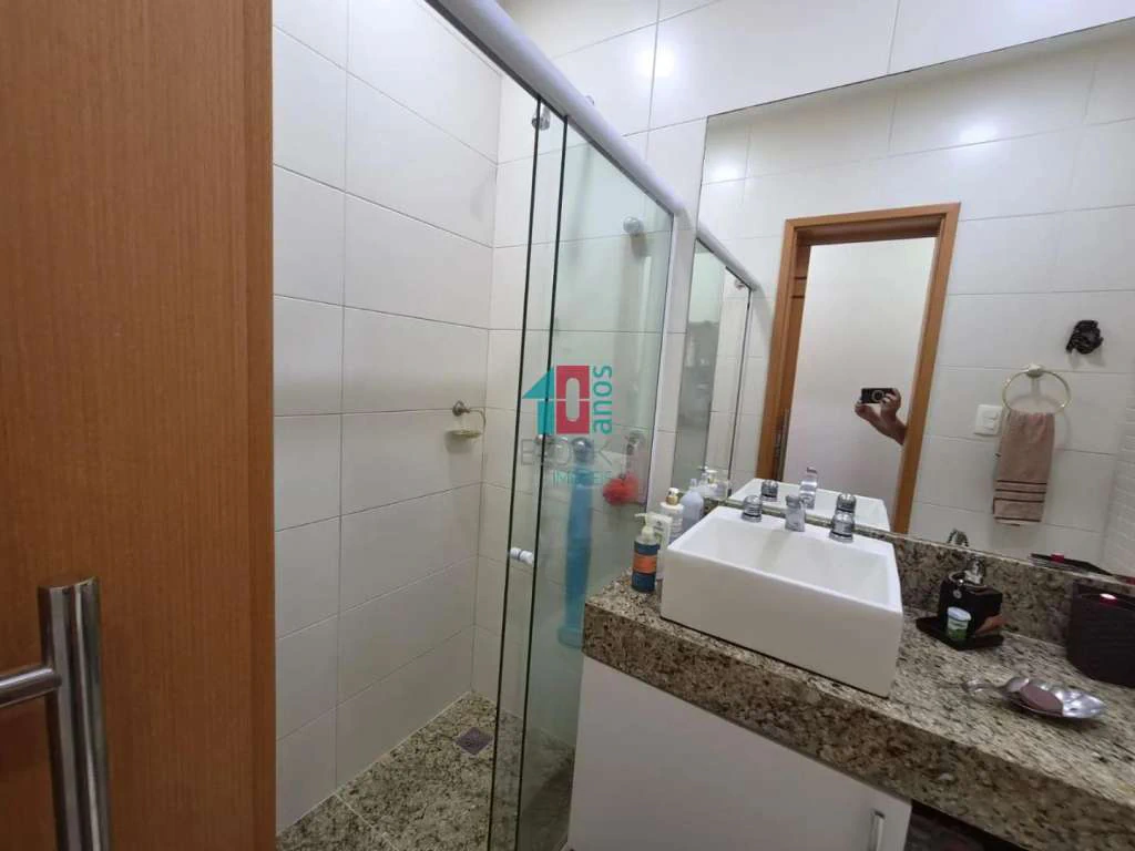 3-bedroom apartment with a washing machine — photo 12