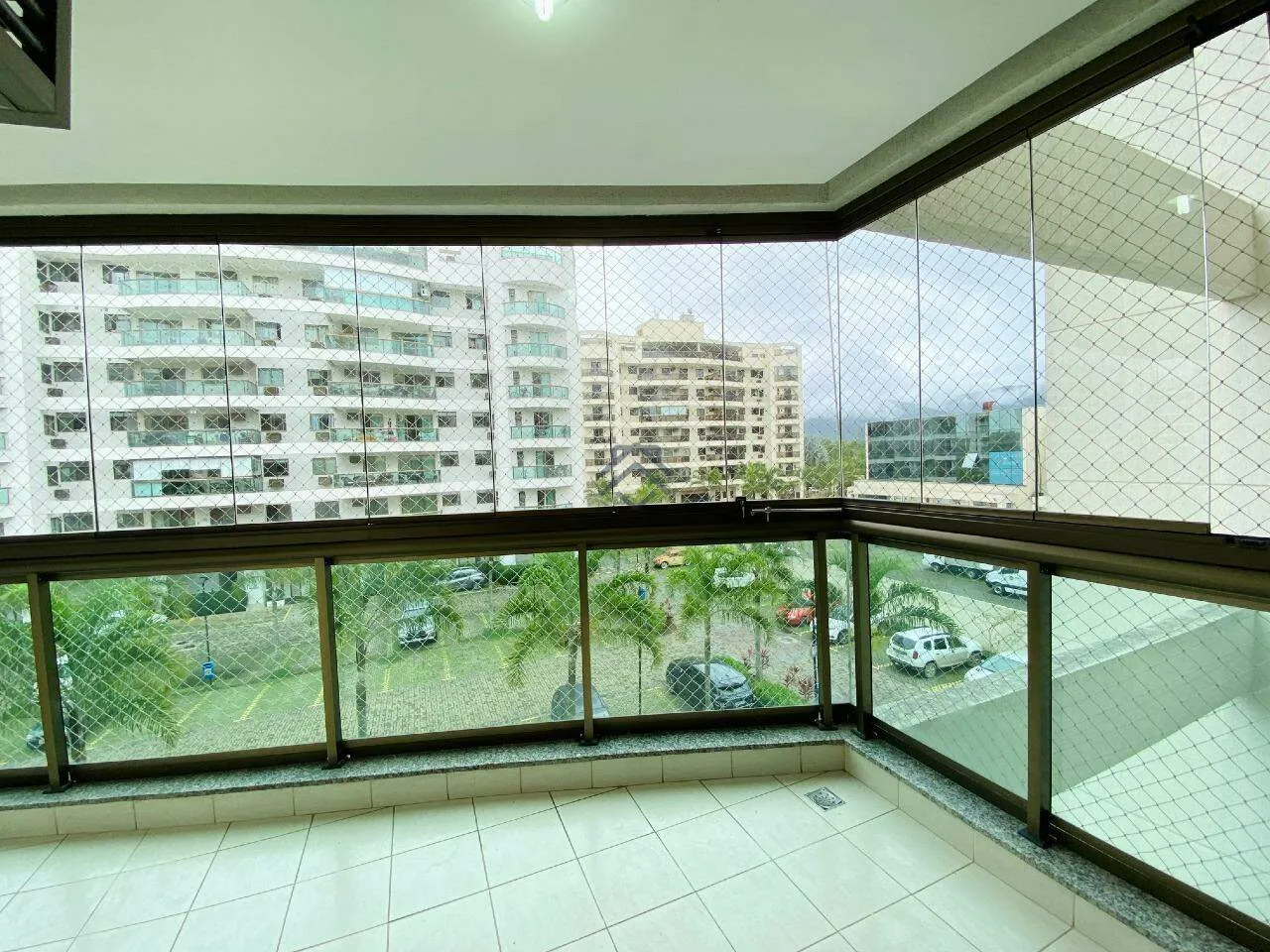 Unfurnished 2-bedroom apartment with 2 bathrooms — photo 4