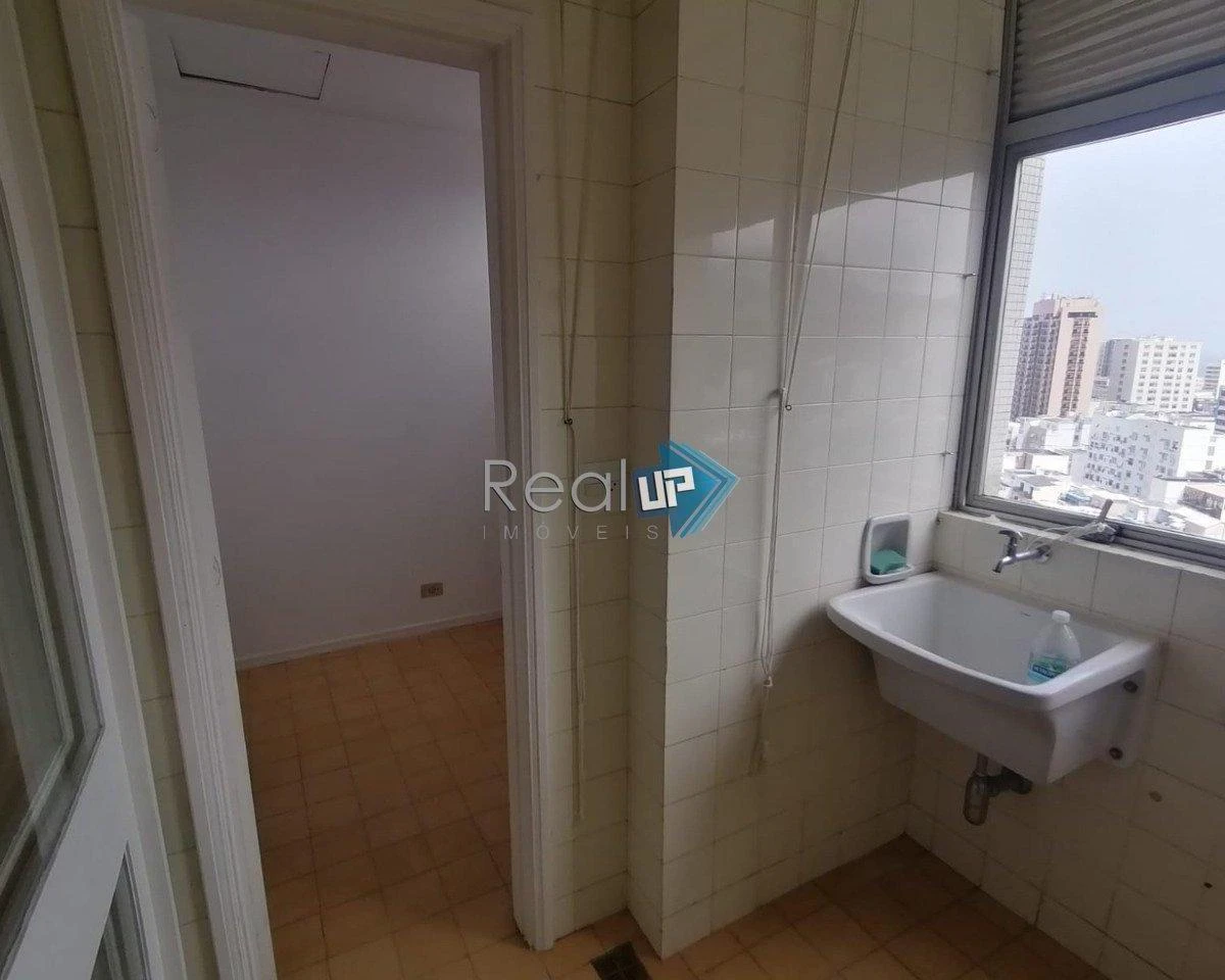 2-bedroom apartment with a mountain view in Rio de Janeiro — photo 23