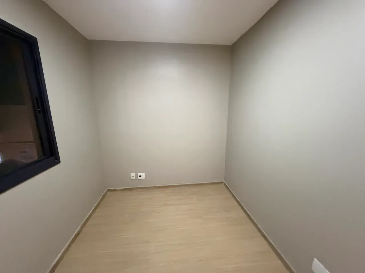 2-bedroom apartment in a building with a gym — photo 12