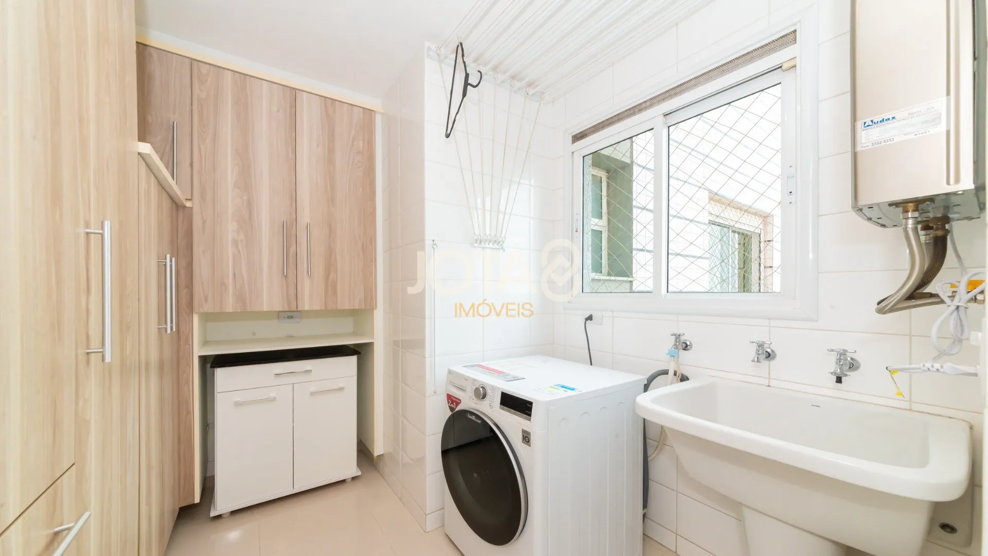 3-bedroom apartment in a building with a gym — photo 37