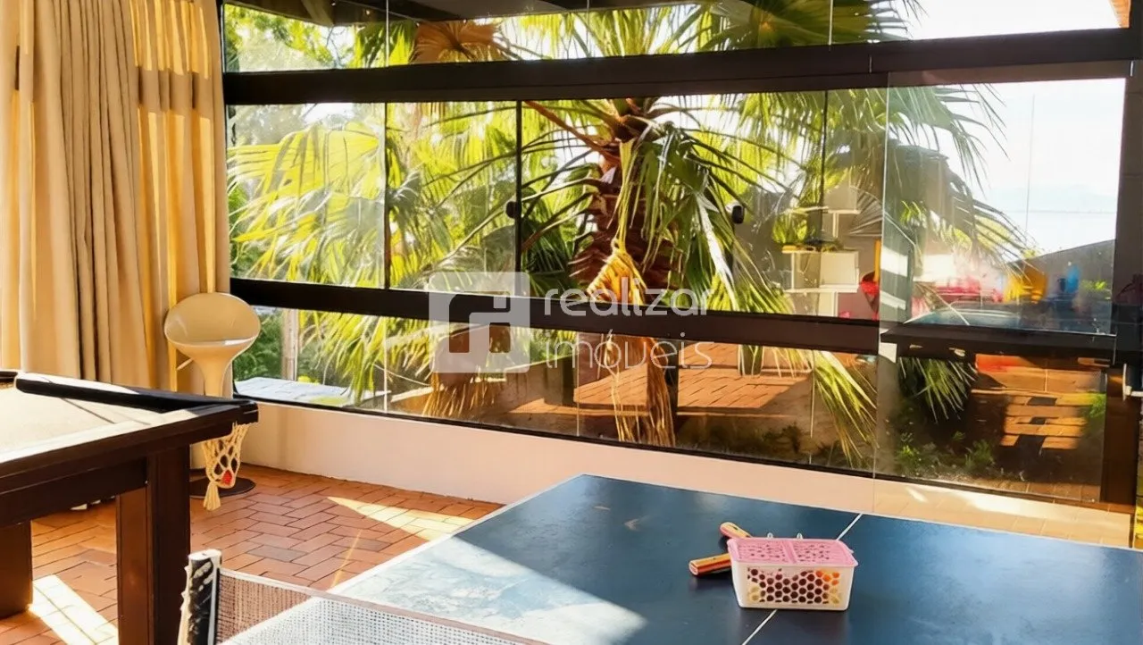 3-bedroom house with a water view in Florianópolis — photo 12