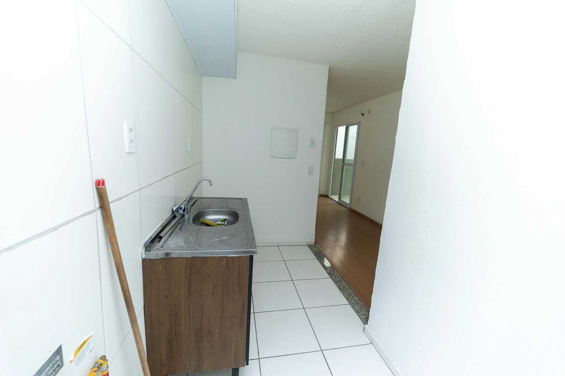 2-bedroom apartment in a building with a gym — photo 15