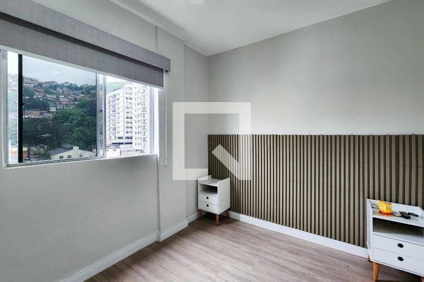 Furnished apartment, 58 m², with a glass-enclosed balcony — photo 6