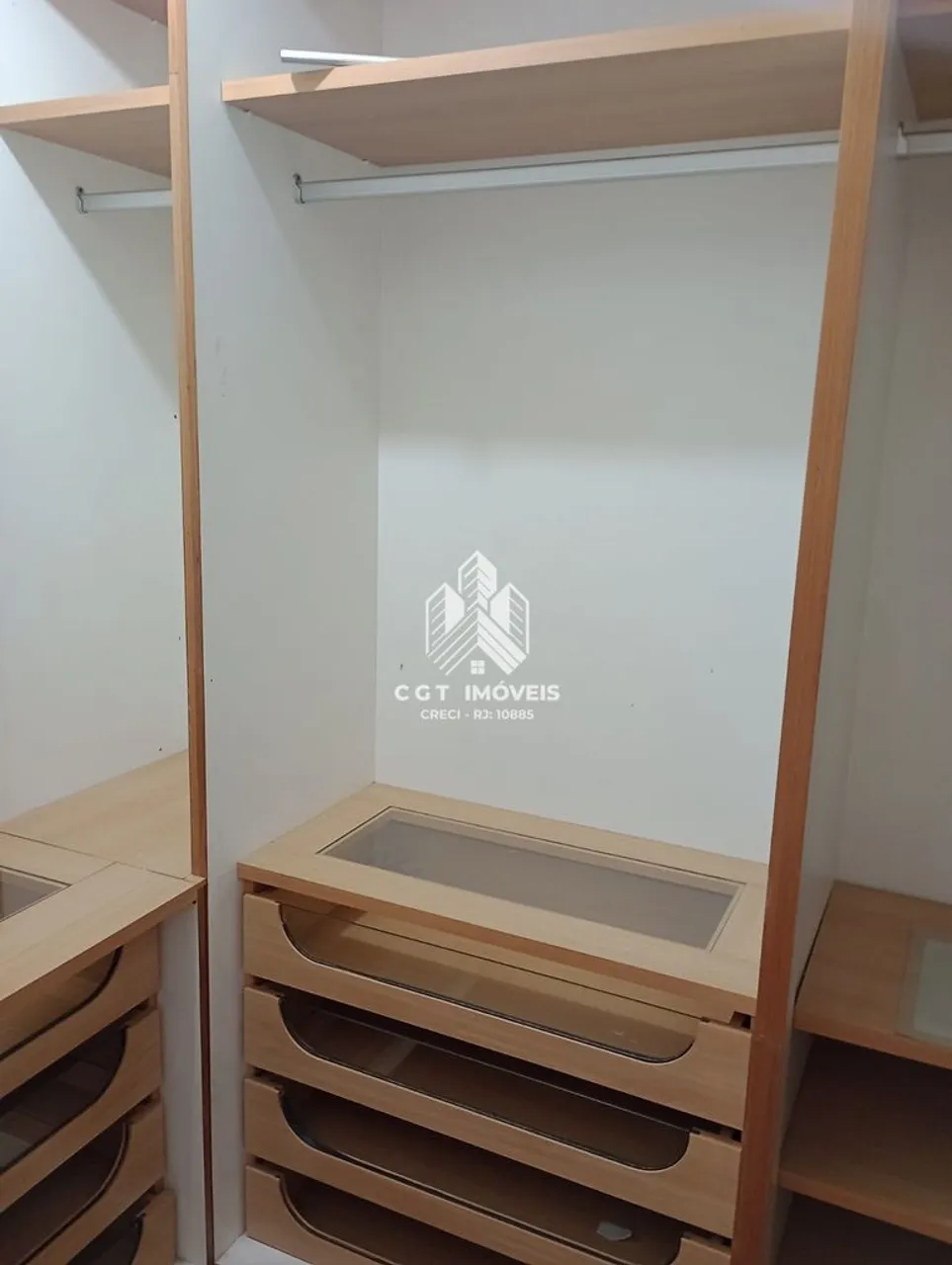 4-bedroom apartment with built-in wardrobes — photo 9