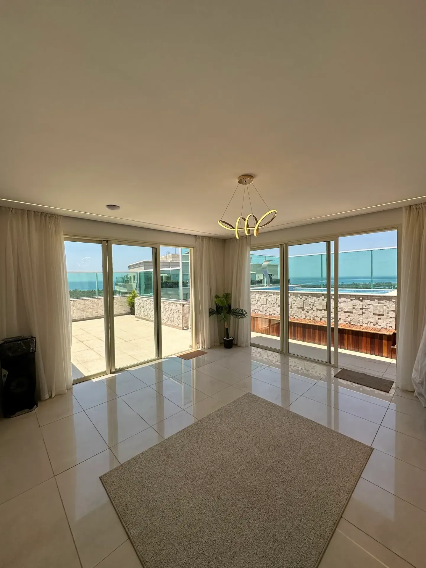 Duplex apartment with 600 m², 4 bedrooms and 4 parking — photo 31