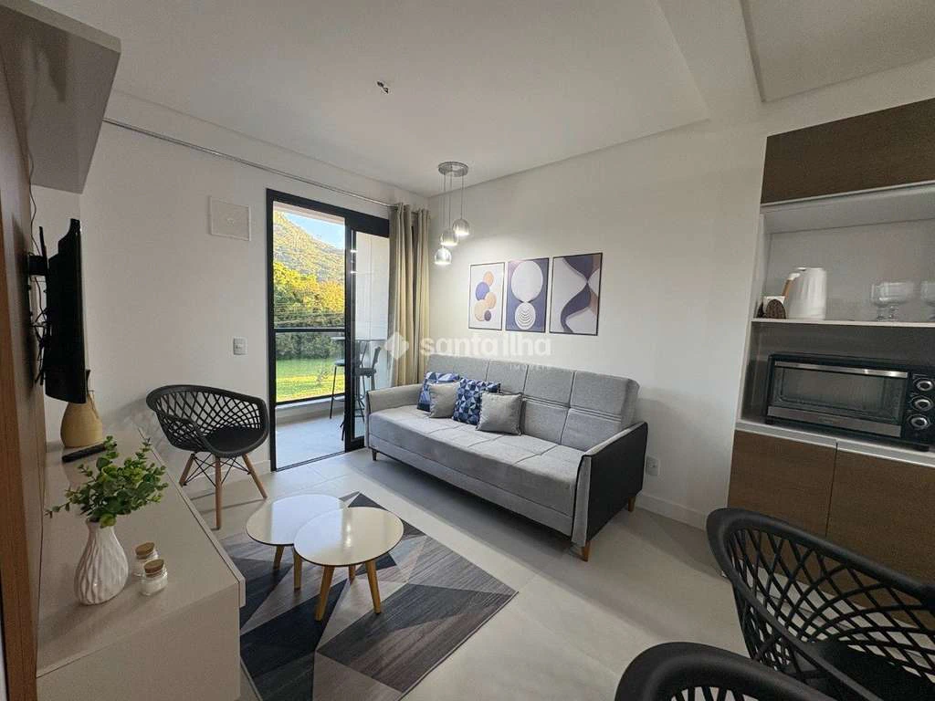 Furnished 1-bedroom apartment with an open-plan kitchen