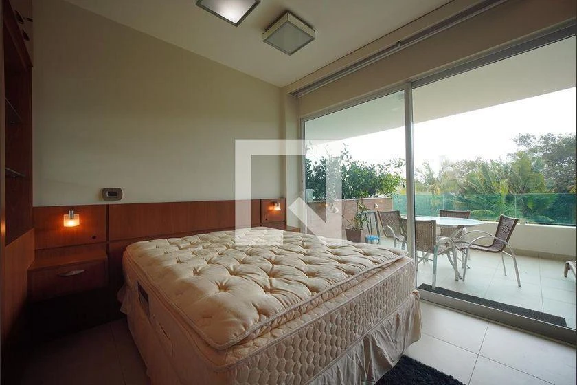 One-bedroom apartment in a building with a gym — photo 8
