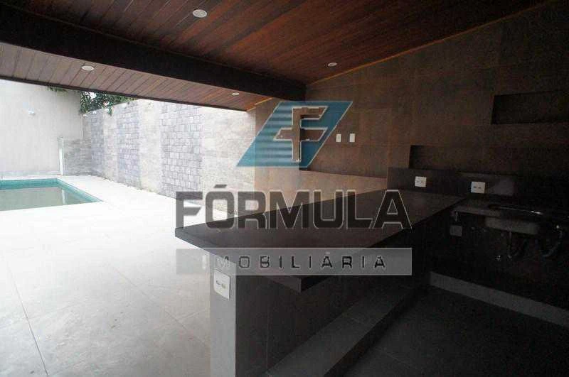 4-bedroom house with a bathtub — photo 18