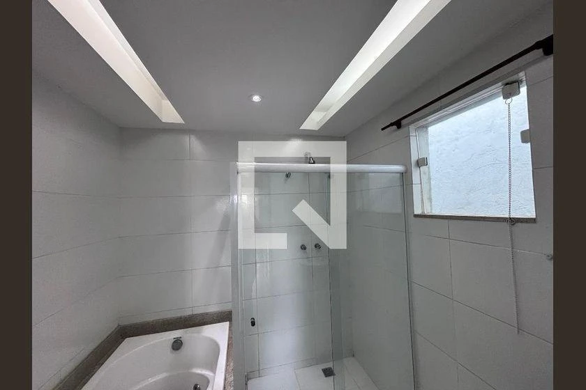 House with 4 en-suite bedrooms, 329 m² and 3 parking — photo 34