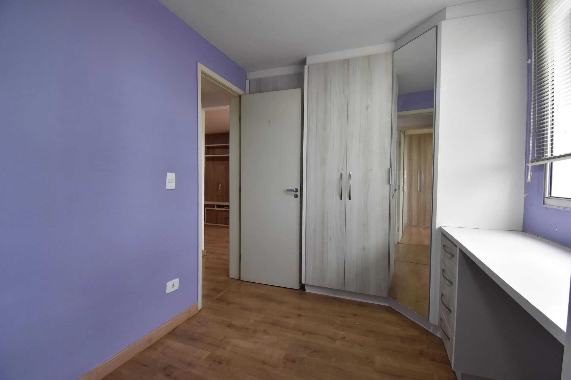 Засклений балкон та 2 спальні: квартира 49 м² — photo 25
