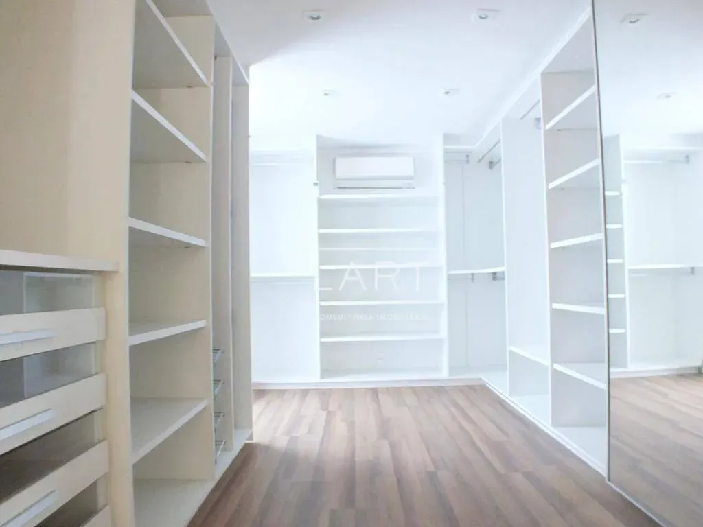 House with 4 bedrooms and 5 bathrooms, 962 m² and 2 parking — photo 24