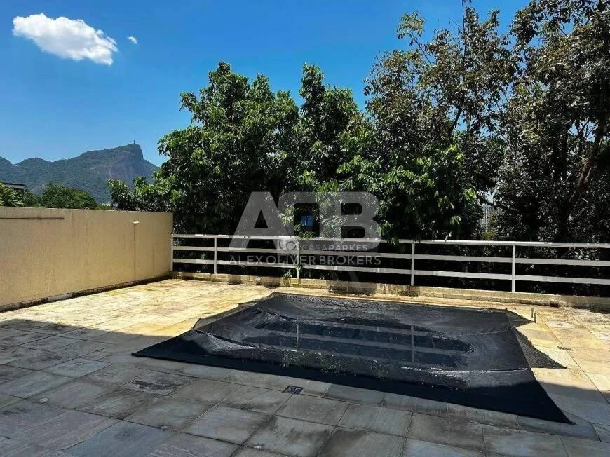 Casa sem mobília com piscina ao ar livre — photo 5