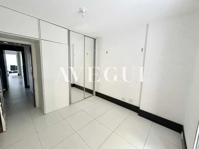Residential apartment with 4 bedrooms and 4 bathrooms — photo 24