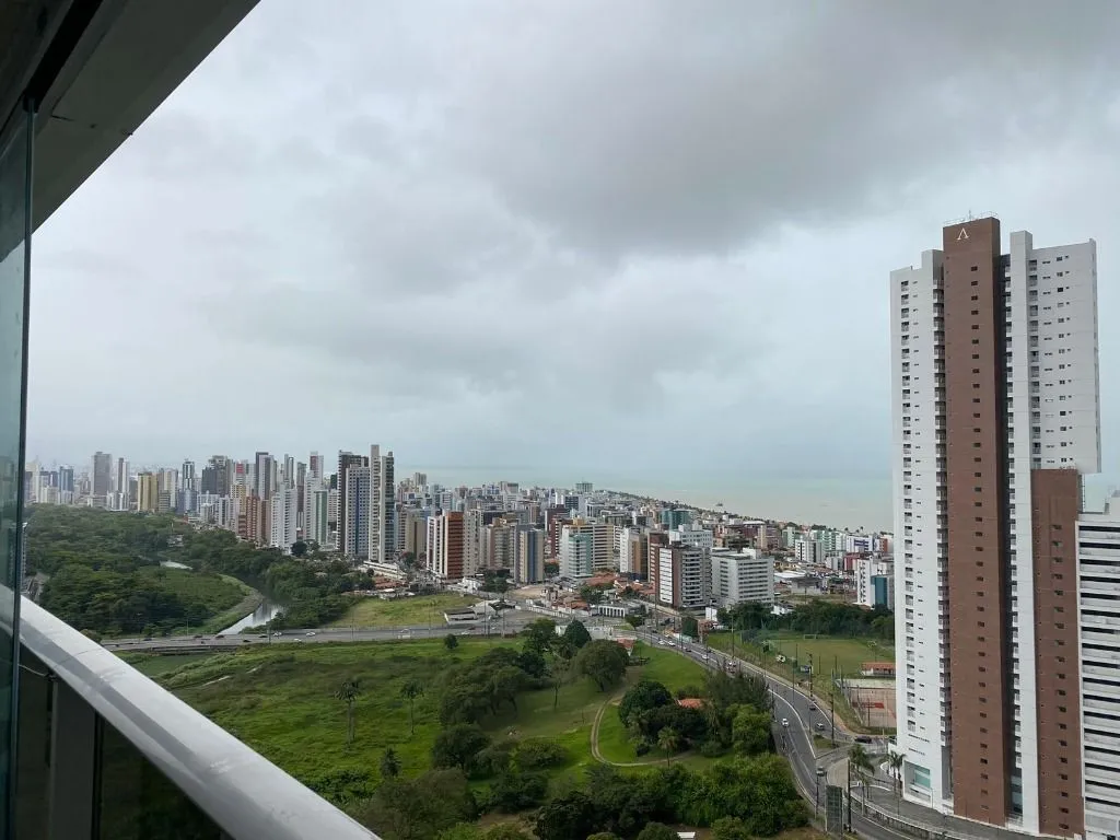 Furnished apartment, 92 m², with a glass-enclosed balcony — photo 5