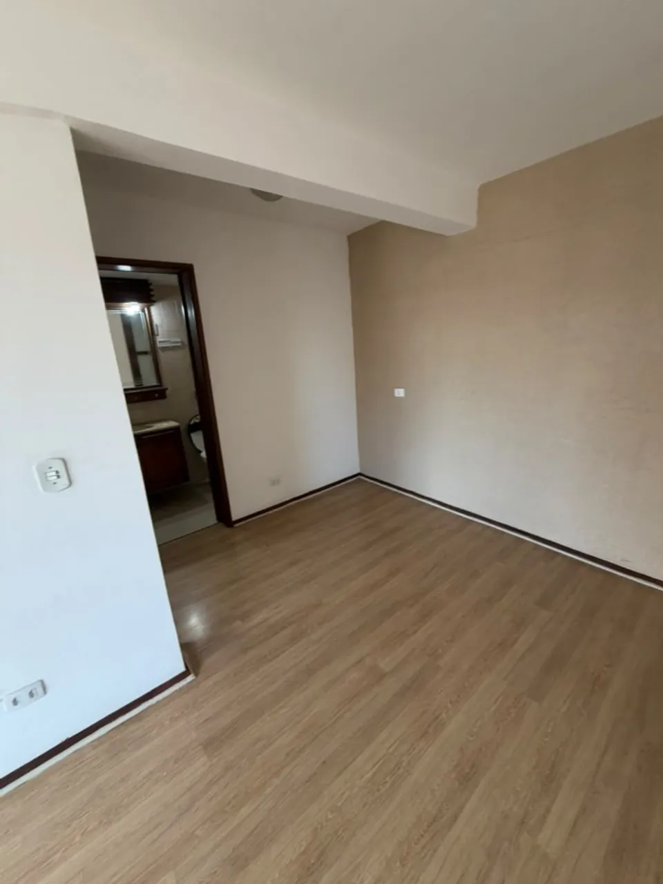 Дерев'яна підлога або ламінат та 1 спальня: квартира 35 м² — photo 12