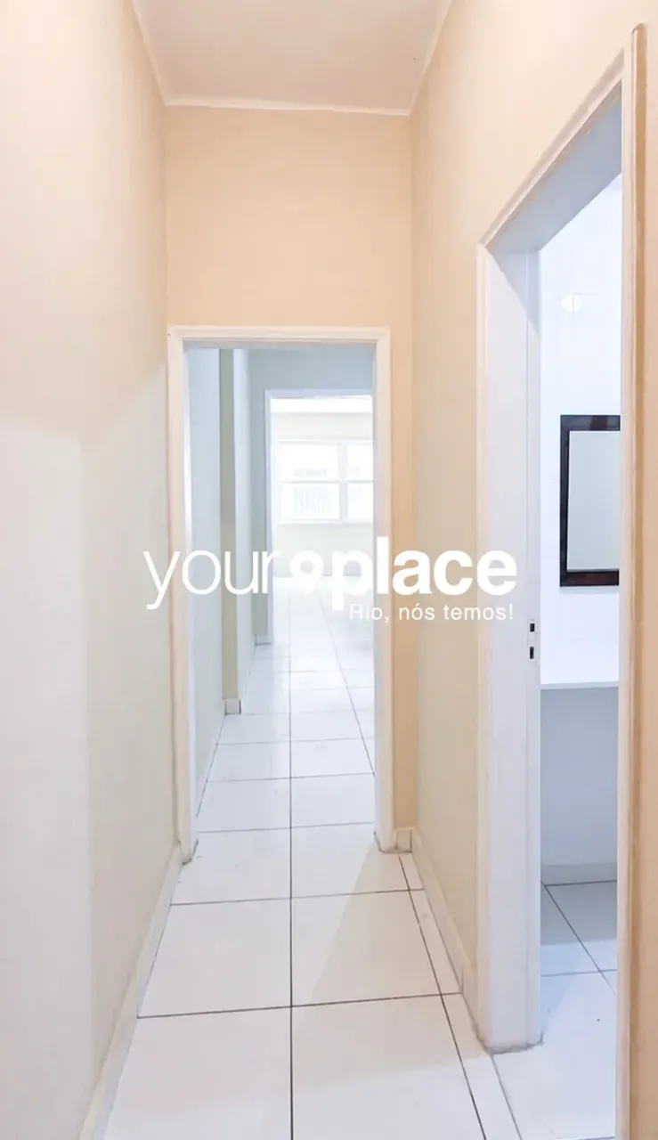 1-bedroom apartment with a glass-enclosed shower — photo 5