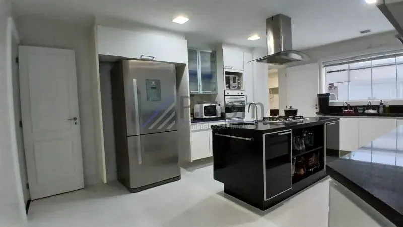 Casa sem mobília 980 m² com 5 suítes e 8 banheiros — photo 50