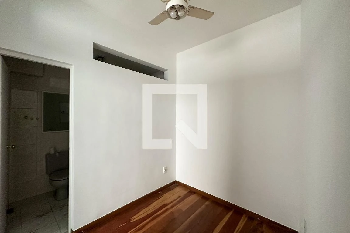 Apartamento com 4 quartos e sala de estar, 3 banheiros — photo 50