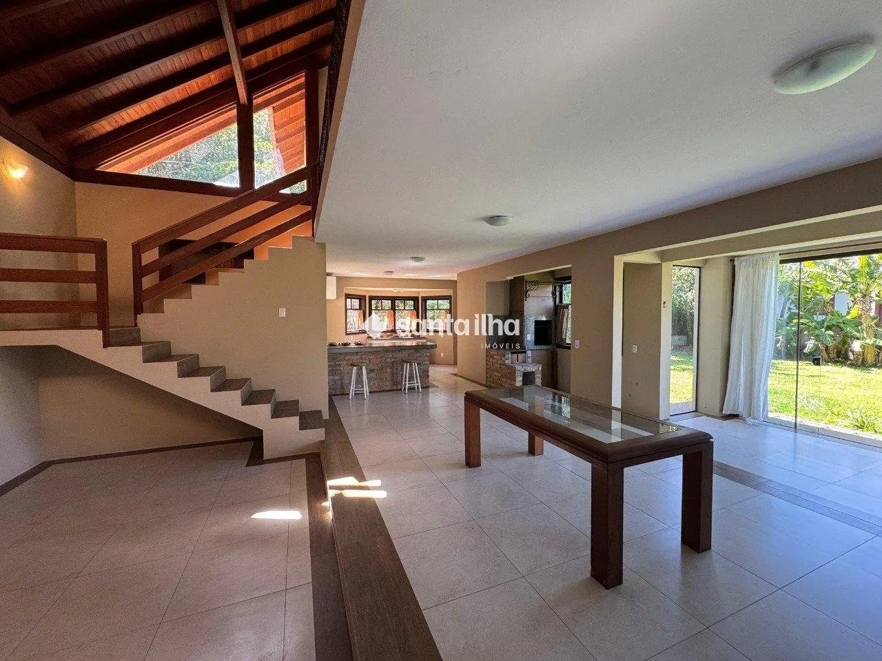 Furnished house, 220 m², with a glass-enclosed balcony — photo 13