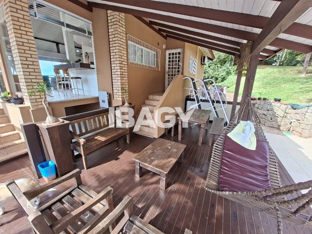 Casa amueblada con 4 dormitorios y 250 m² — photo 2