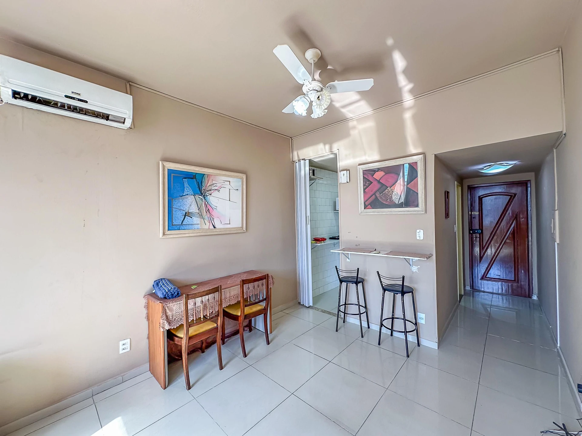 Furnished studio with a kitchenette and 1 bathroom — photo 25