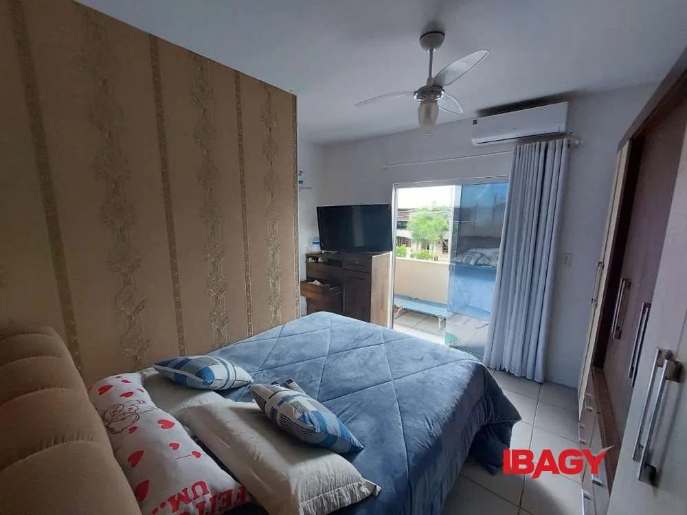 2-bedroom house with a washing machine — photo 8