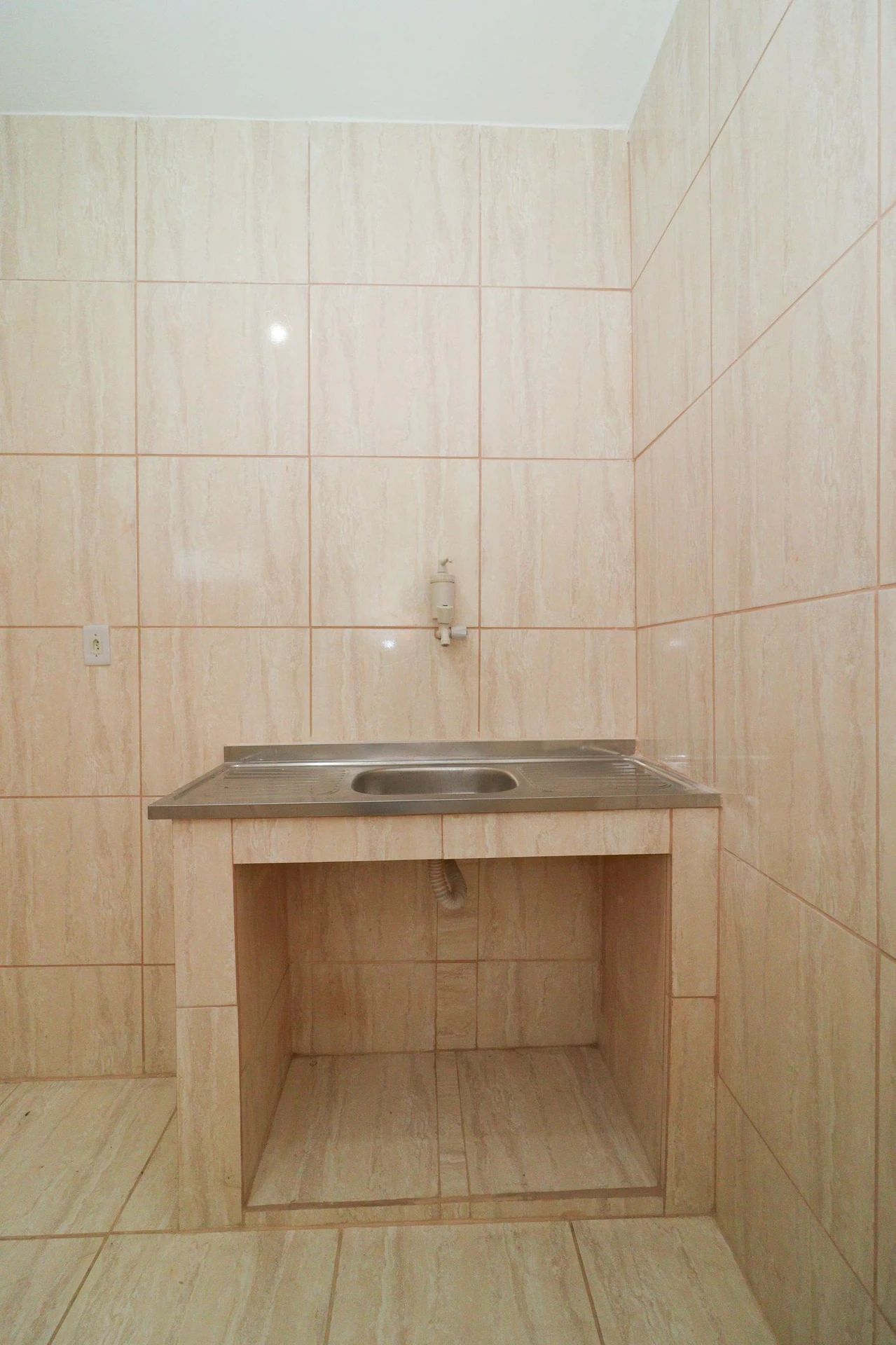 2-bedroom apartment with separate kitchen and no parking — photo 10