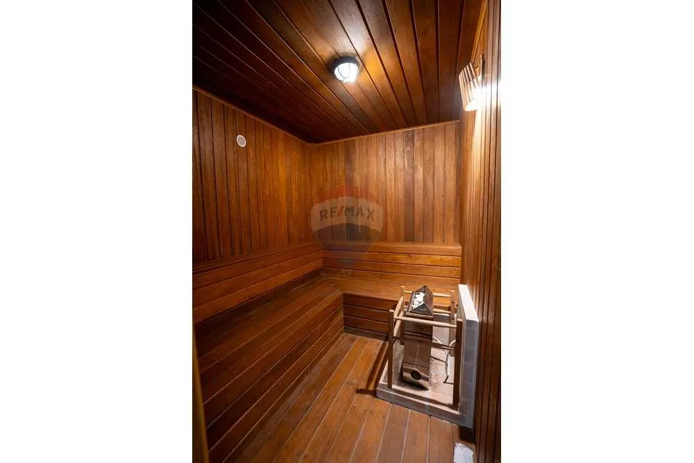 House with 7 en-suite bedrooms and balcony — photo 39