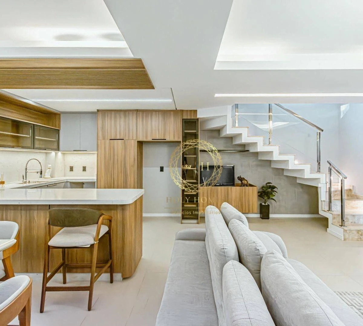 Condo house with a balcony and open-plan kitchen — photo 2