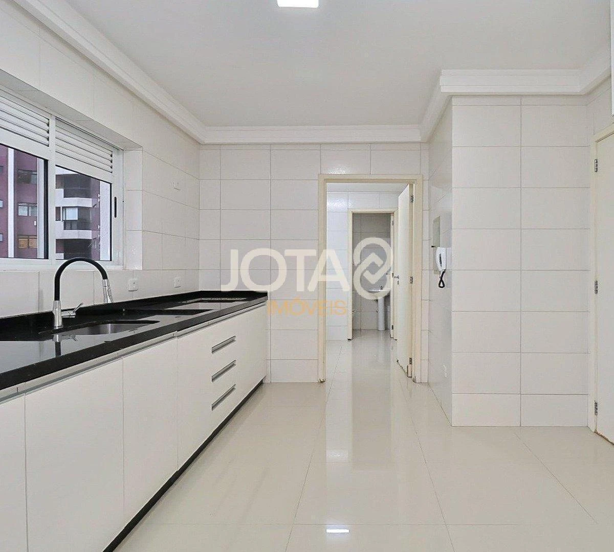 2-bedroom apartment with a glass-enclosed balcony — photo 12