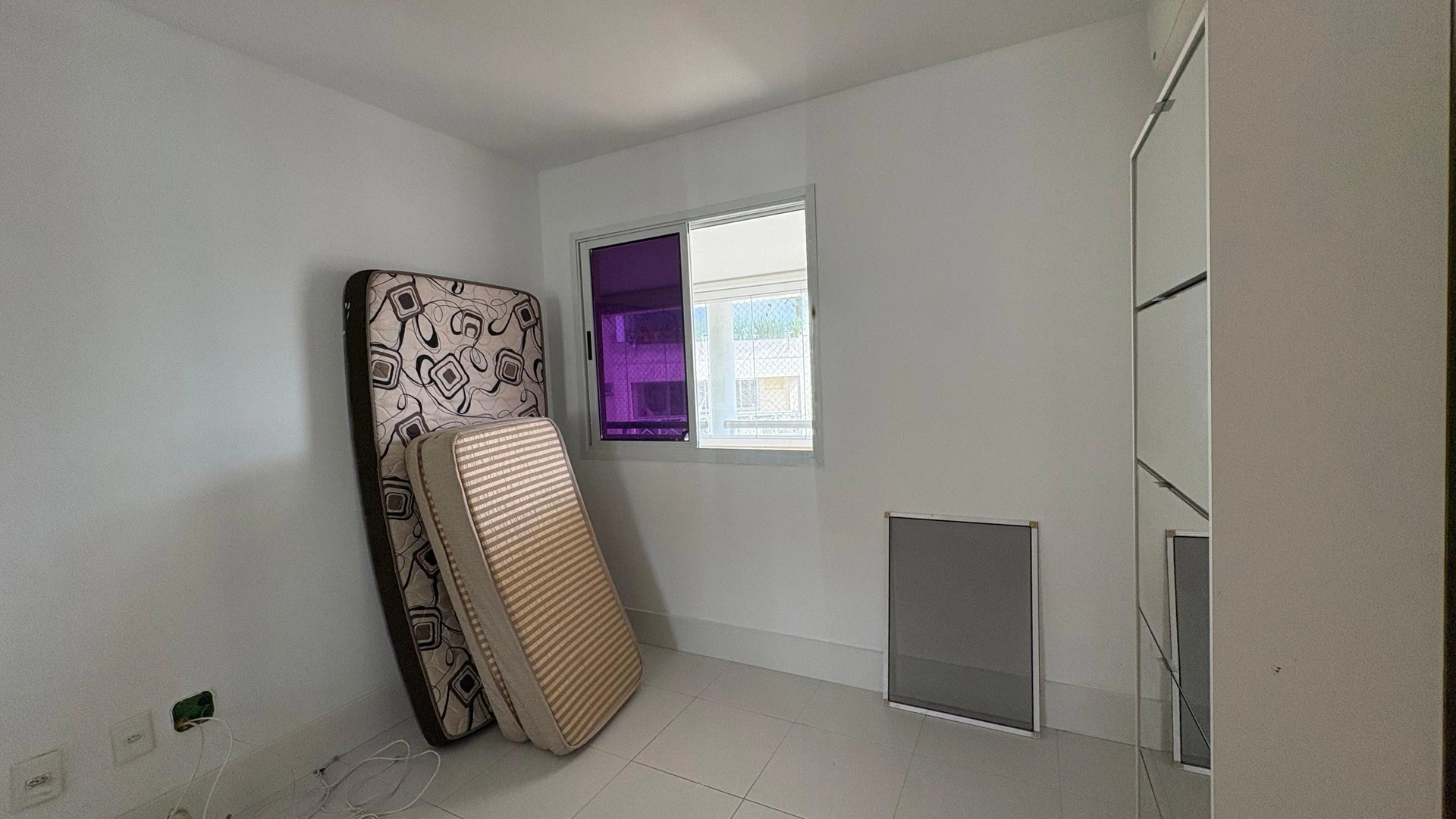 3-bedroom apartment with a glass-enclosed balcony — photo 12
