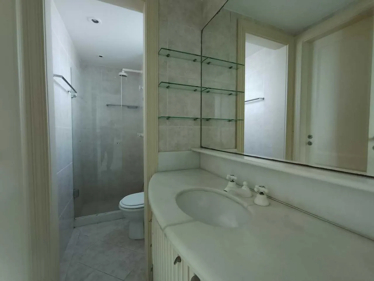 Apartamento mobiliado com 3 quartos e 5 banheiros — photo 11