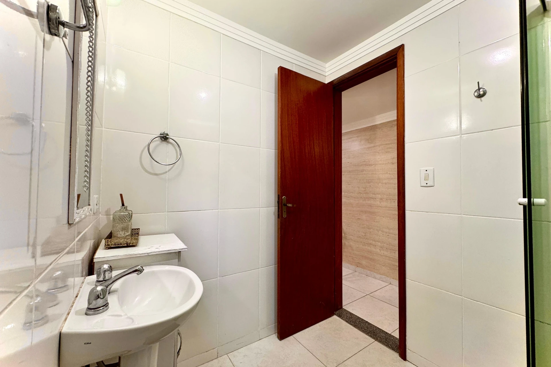 86 m² apartment with a home office and a mountain view — photo 23
