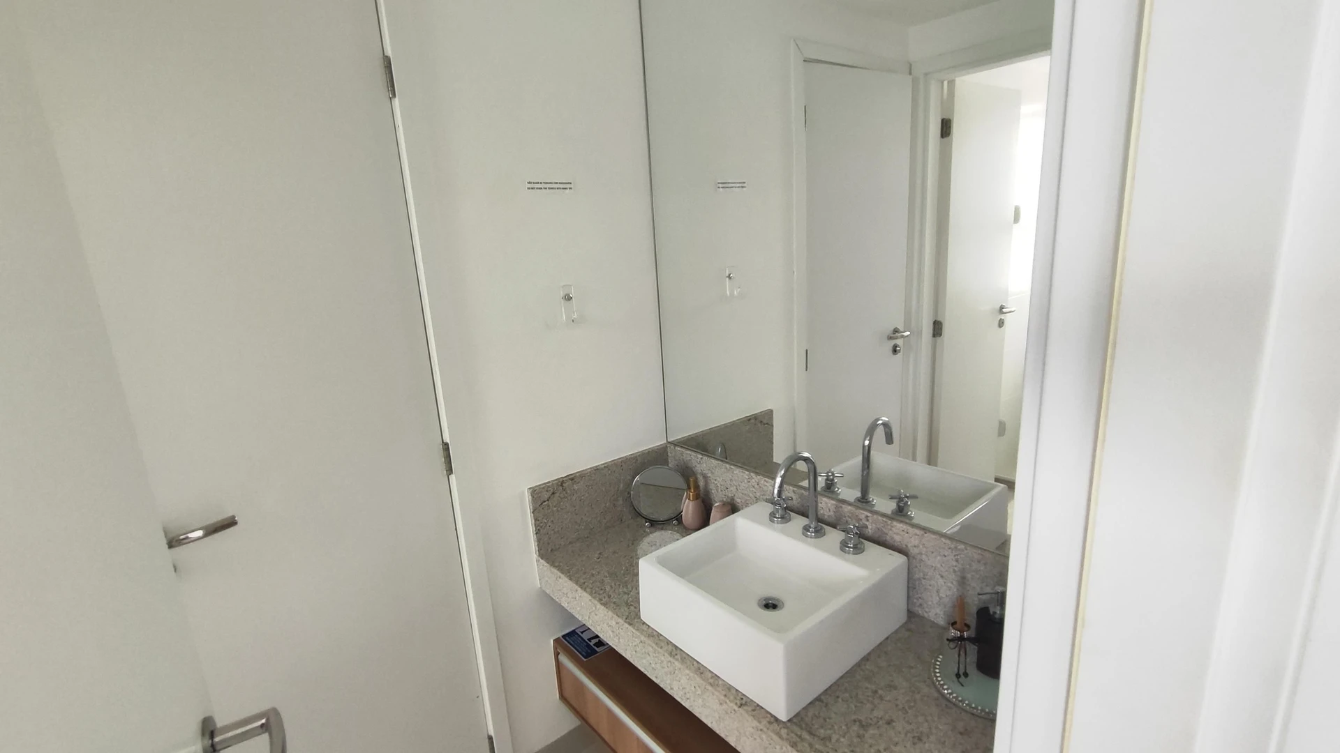 3-bedroom apartment with a glass-enclosed balcony — photo 19