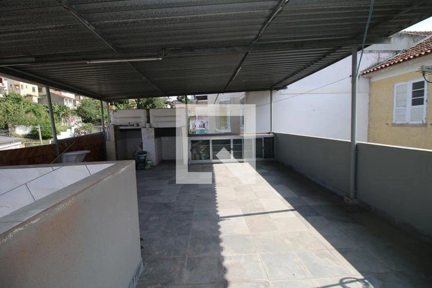 House with 4 bedrooms and 297 m², no parking — photo 20
