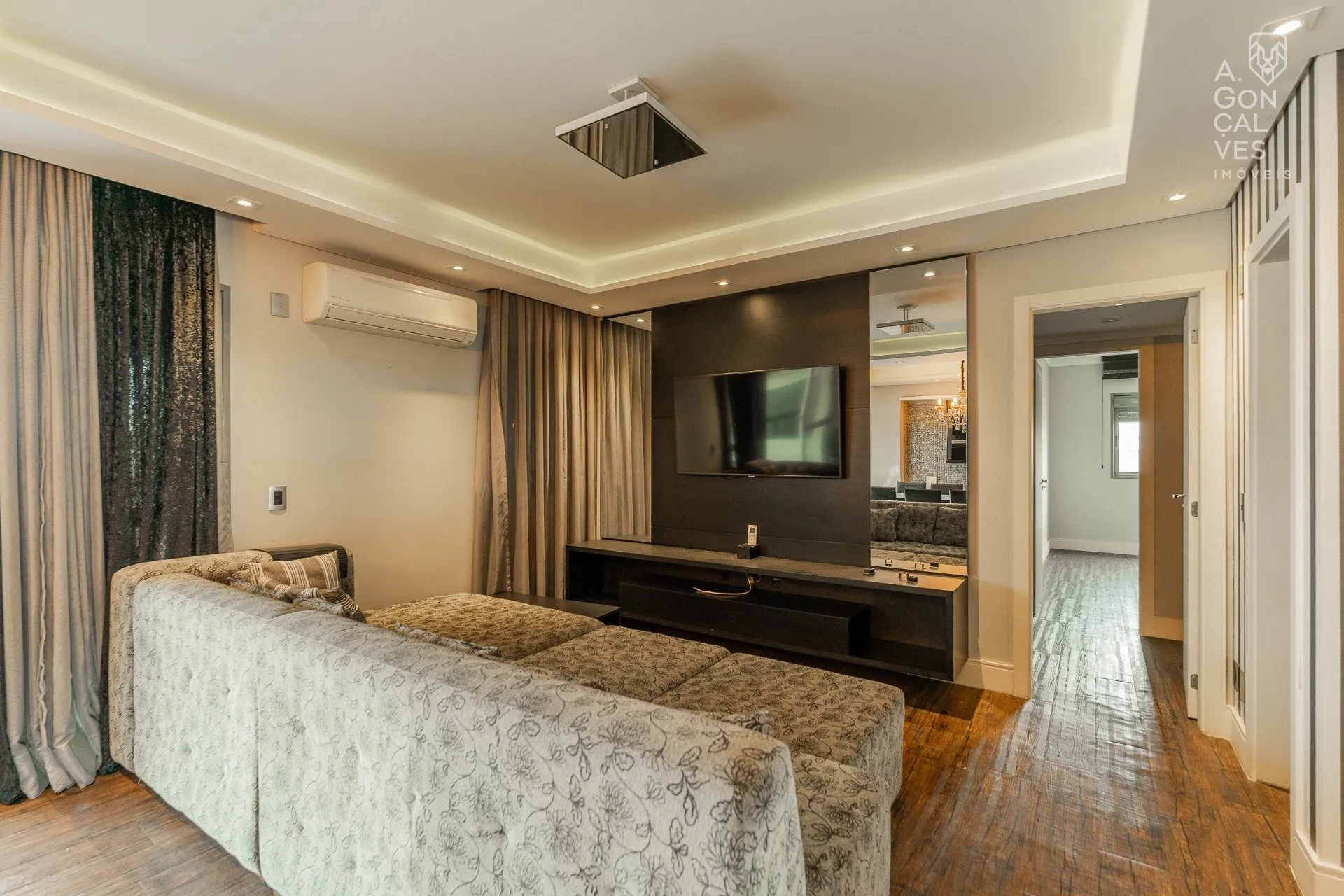Furnished 134 m² apartment with 3 en-suite bedrooms