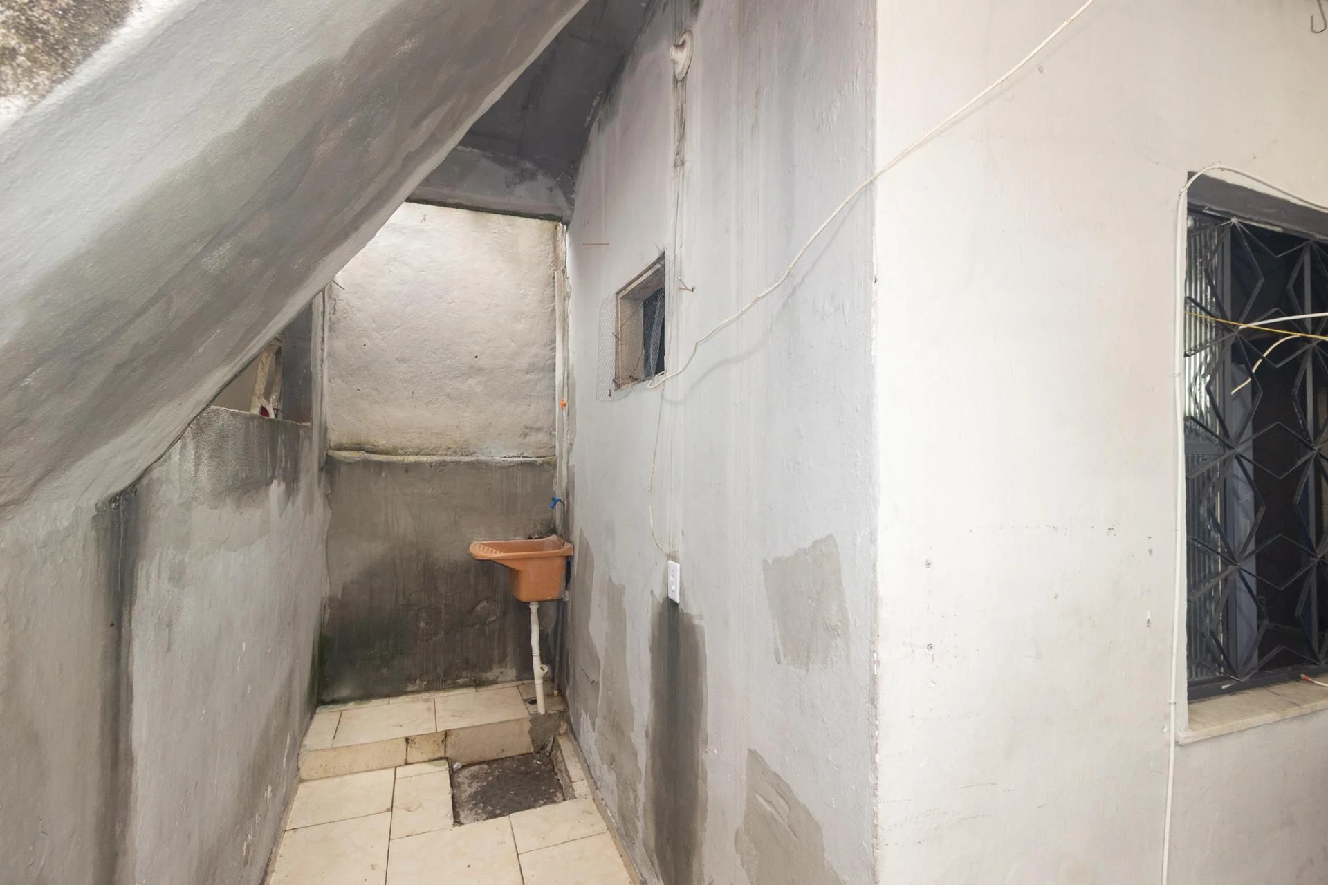 Студія з балконом, потрібен ремонт, 1 спальня — photo 13