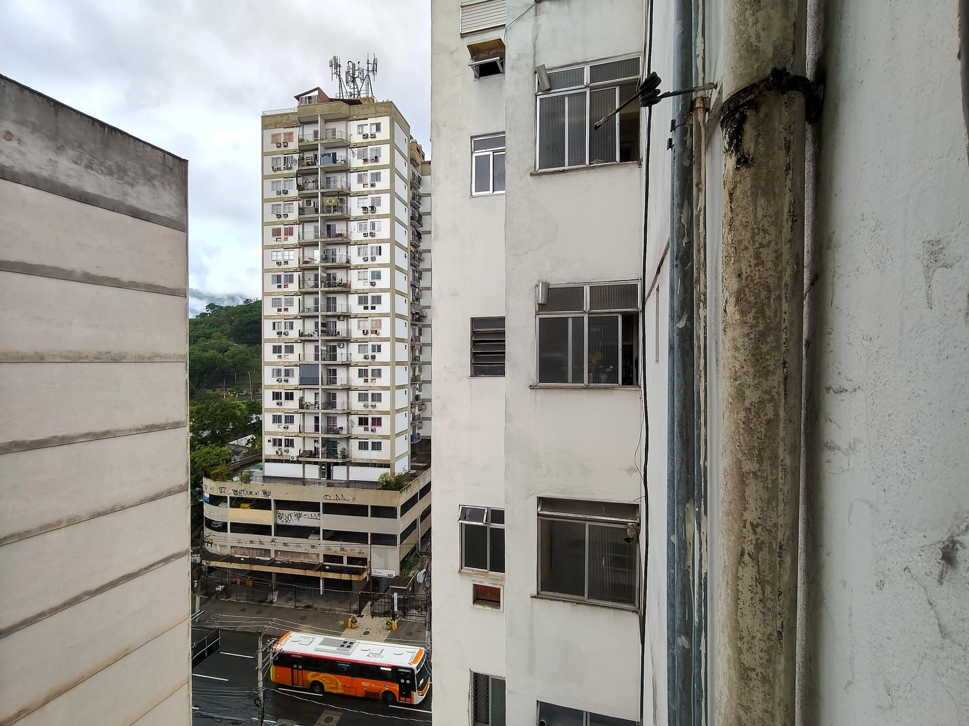 Apartamento mobiliado com cozinha americana e fogão a gás — photo 21