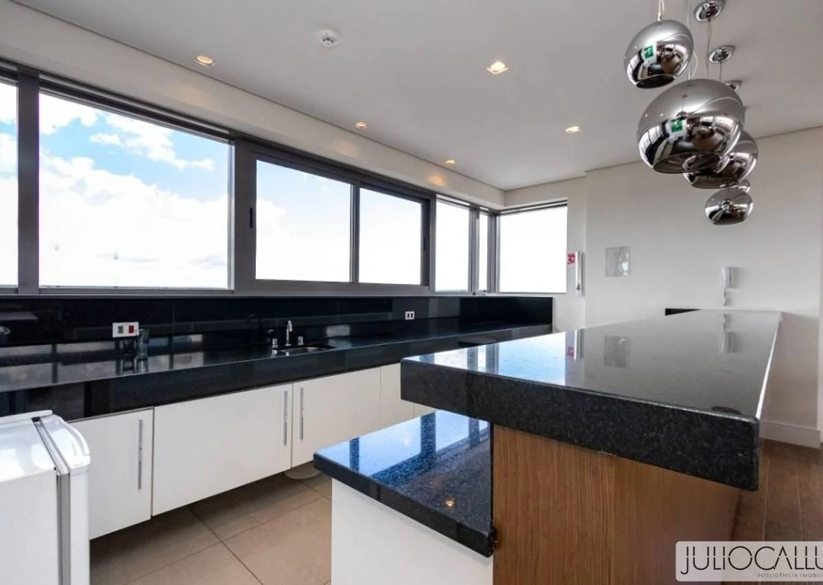 78 m² apartment with floor-to-ceiling windows and a bathtub — photo 46