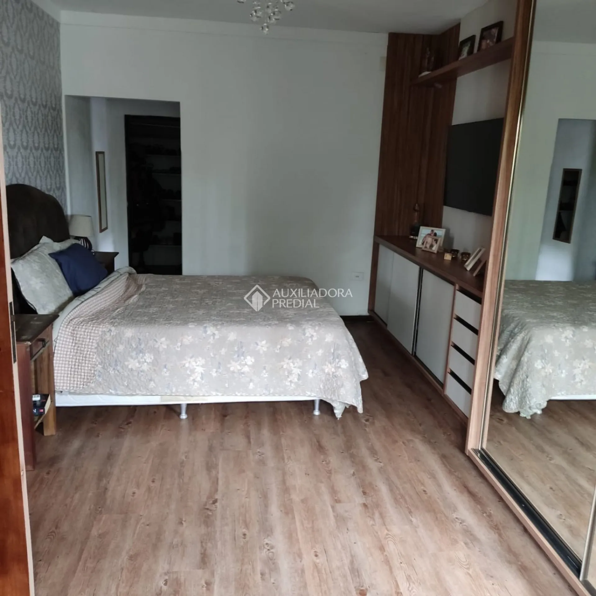Furnished house, 295 m², with a fireplace — photo 8