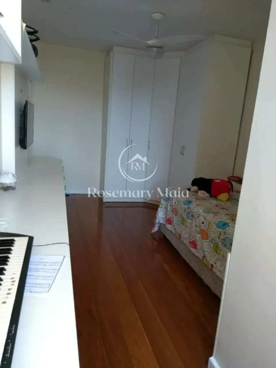 Apartamento mobiliado com 3 quartos e varanda de vidro — photo 9