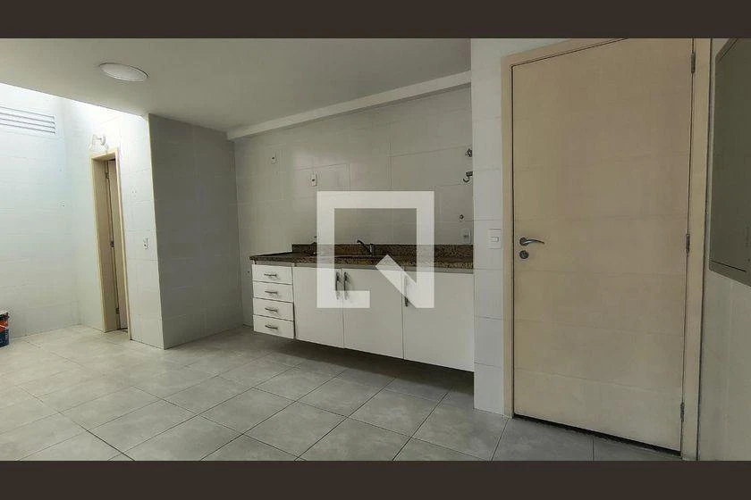 280 m² 4-bedroom apartment with en-suites and 2 parking — photo 10