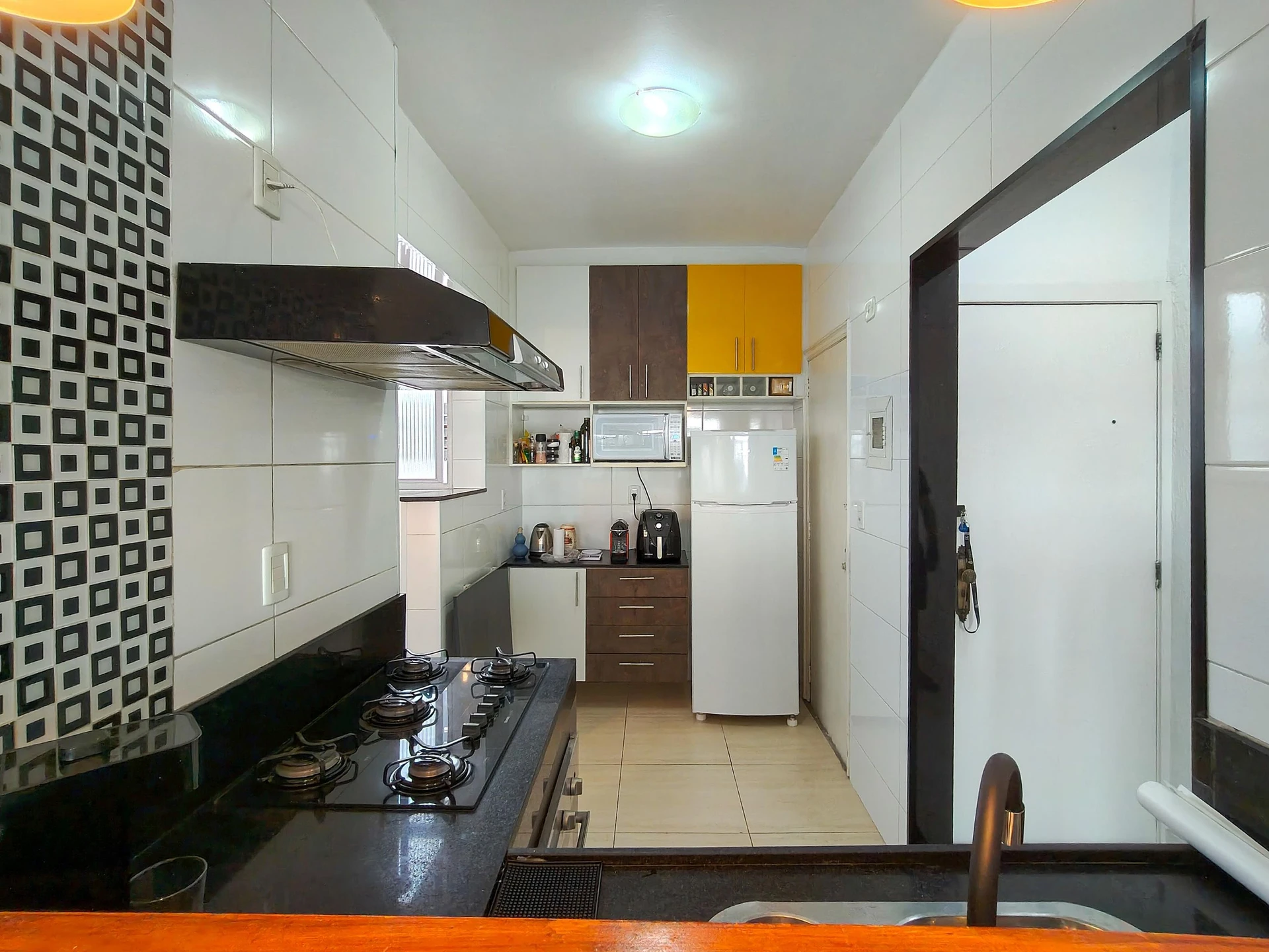 Apartamento mobiliado com cozinha americana e fogão a gás — photo 52