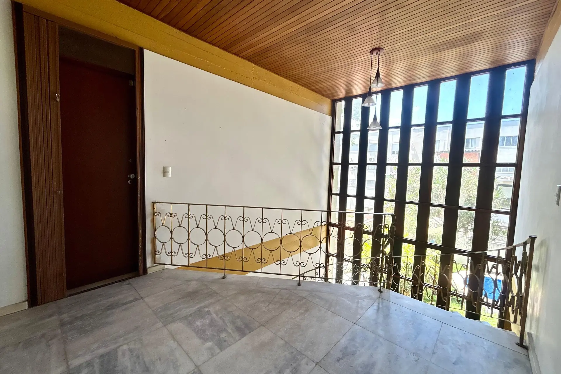 300 m² house with a jacuzzi and a bathtub — photo 4