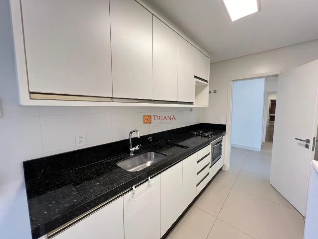4-bedroom apartment with a water view in Florianópolis — photo 2
