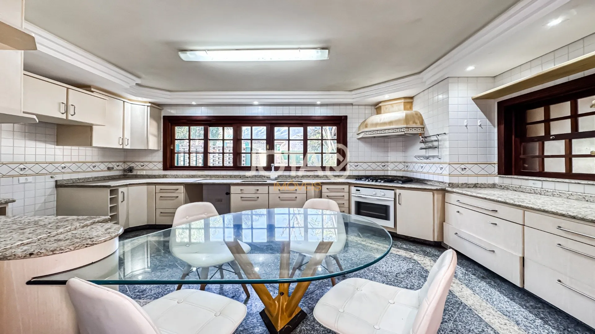 Furnished 532 m² home with yard and private BBQ — photo 2