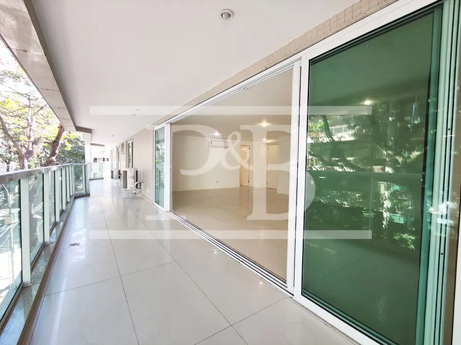 4-bedroom apartment with balcony, 300 m² — photo 12