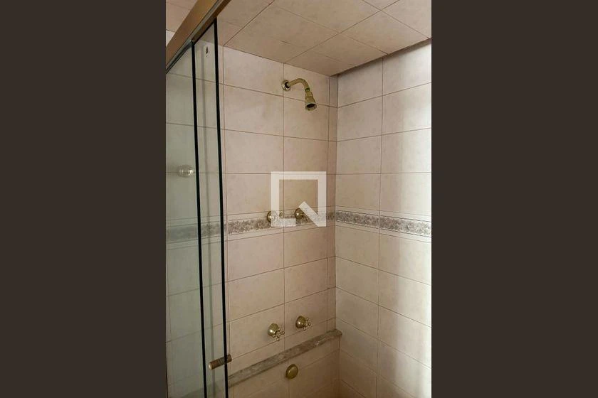 4-bedroom rental apartment with 225 m² and parking — photo 48