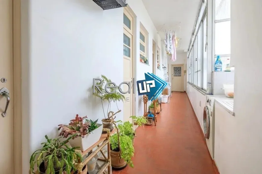 Penthouse with a glassed-in balcony and 4 bedrooms — photo 26